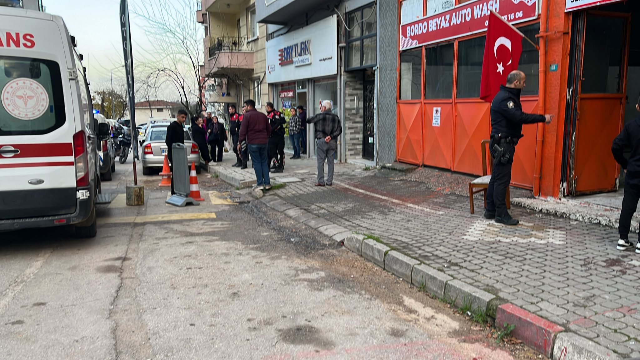 Tartıştığı Arkadaşını Bıçaklayarak Öldürdü Balıkesir’in Bandırma ilçesinde Paşabayır Mahallesi Mehmetçik Caddesi üzerinde bulunan bir