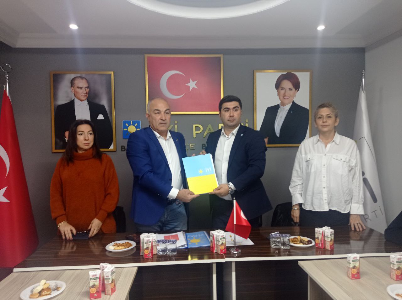 MUSTAFA GÜRSOY ADAY ADAYLIĞI BAŞVURUSUNU GERÇEKLEŞTİRDİ Mustafa Gürsoy, İyi Parti’den Bandırma Belediye Başkan Aday adaylığını açıkladı.