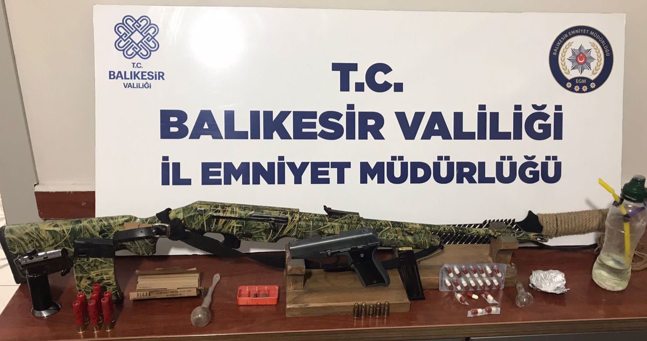 Bandırma’da trafik, narkotik ve huzur uygulaması Balıkesir’in Bandırma ilçesindeki Milli güvenlik, genel sağlık ve asayiş ile
