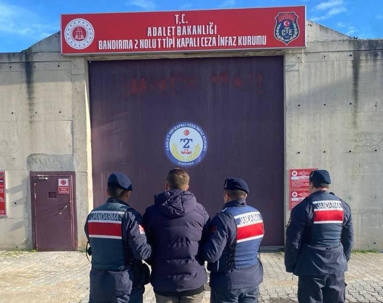 Bandırma’da telefon dolandırıcılığı, 1 kişi tutuklandı Balıkesir’in Bandırma ve Karesi ilçesinde iki yaşlı vatandaşı telefon ile