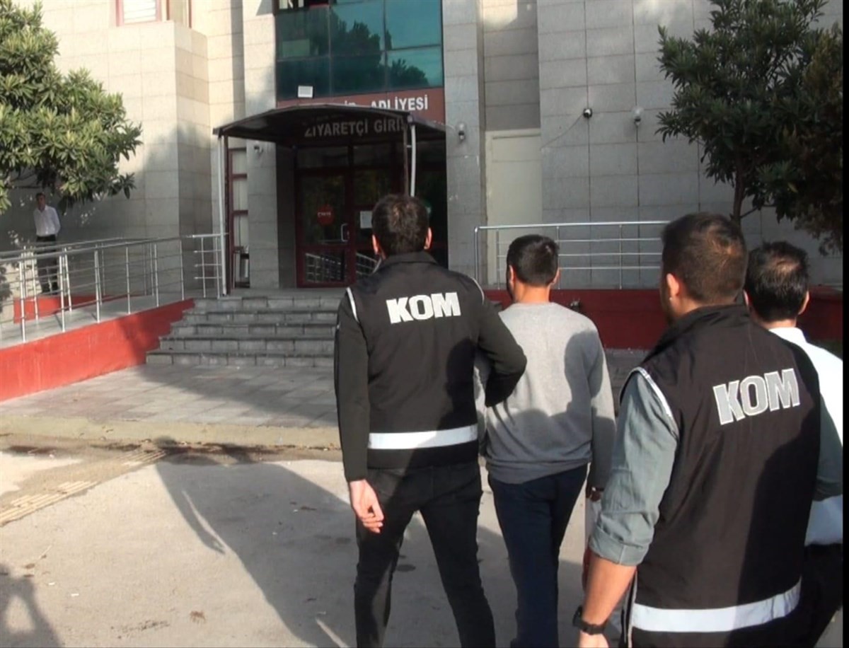 2 FETÖ/PDY hükümlüsü yakalanarak cezaevine gönderildi Balıkesir’in Manyas ilçesinde, FETÖ terör örgütüne üye olmak suçundan hapis