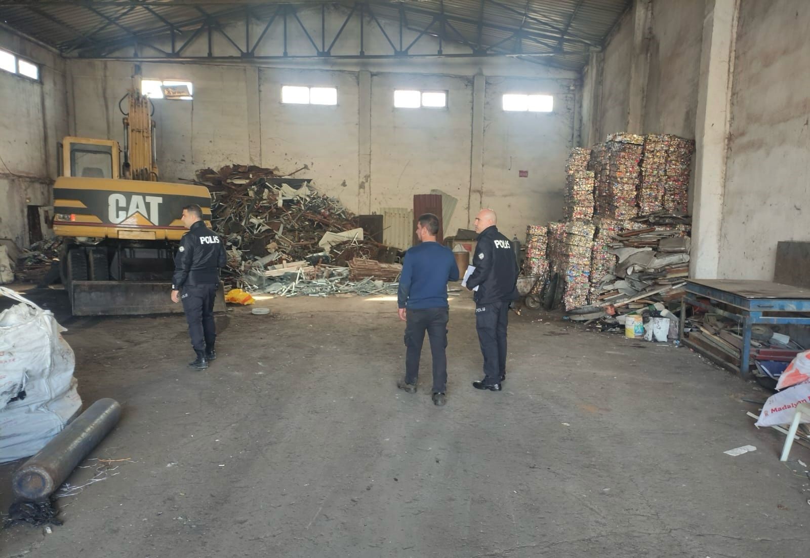 Bandırma İlçe Emniyet Müdürlüğü ekipleri tarafından hurdacılara yönelik yapılan denetimde