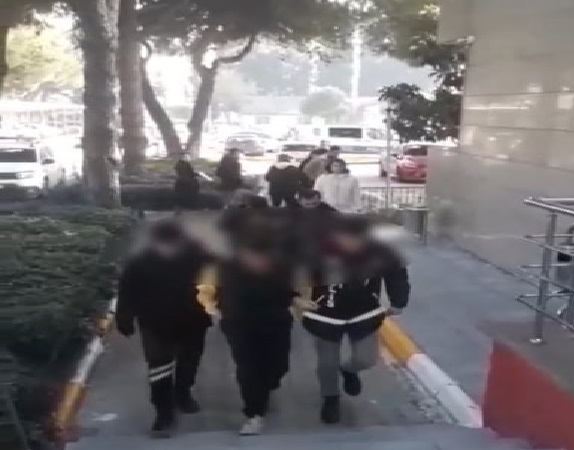 Balıkesir İl Emniyet Müdürlüğü ekiplerince, hasta nakil aracıyla uyuşturucu taşırken yakalanan