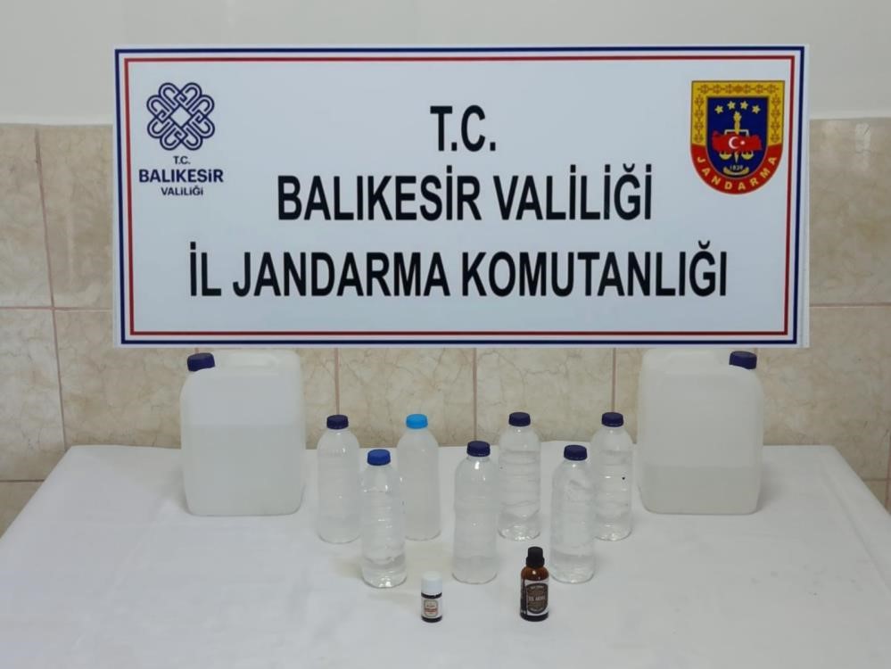 Balıkesir’de jandarmadan yılbaşı öncesi ‘Huzur’ operasyonu Balıkesir’de jandarma ekipleri yaklaşan yılbaşı öncesi il genelinde Asayiş, Trafik