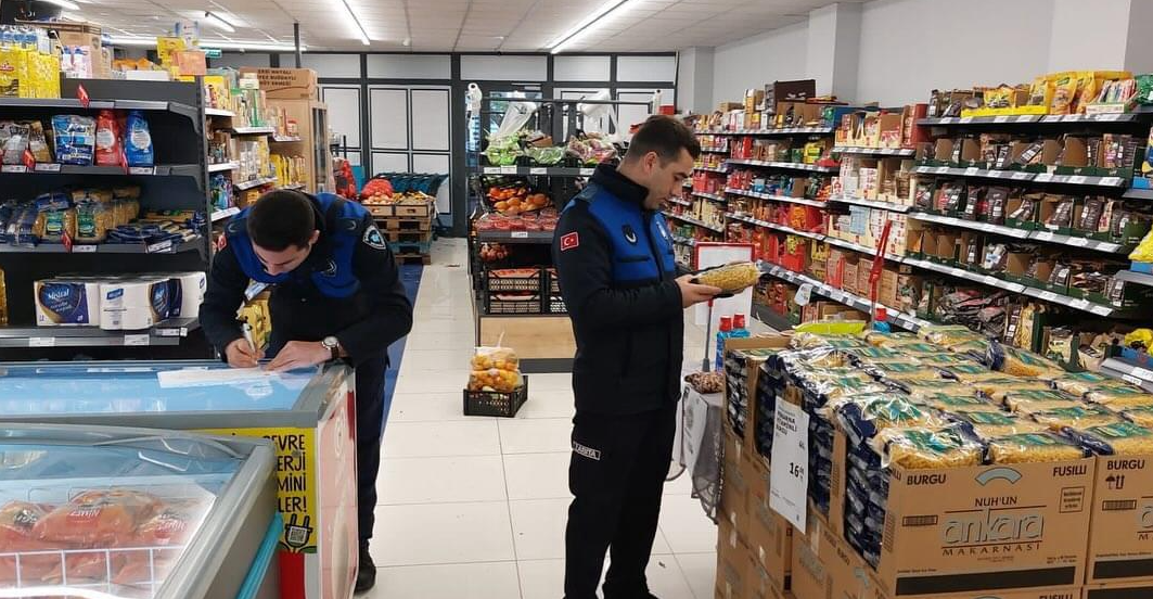 Bandırma’da market ve fırınlarda yapılan denetim sonucunda işletmelere cezai işlem