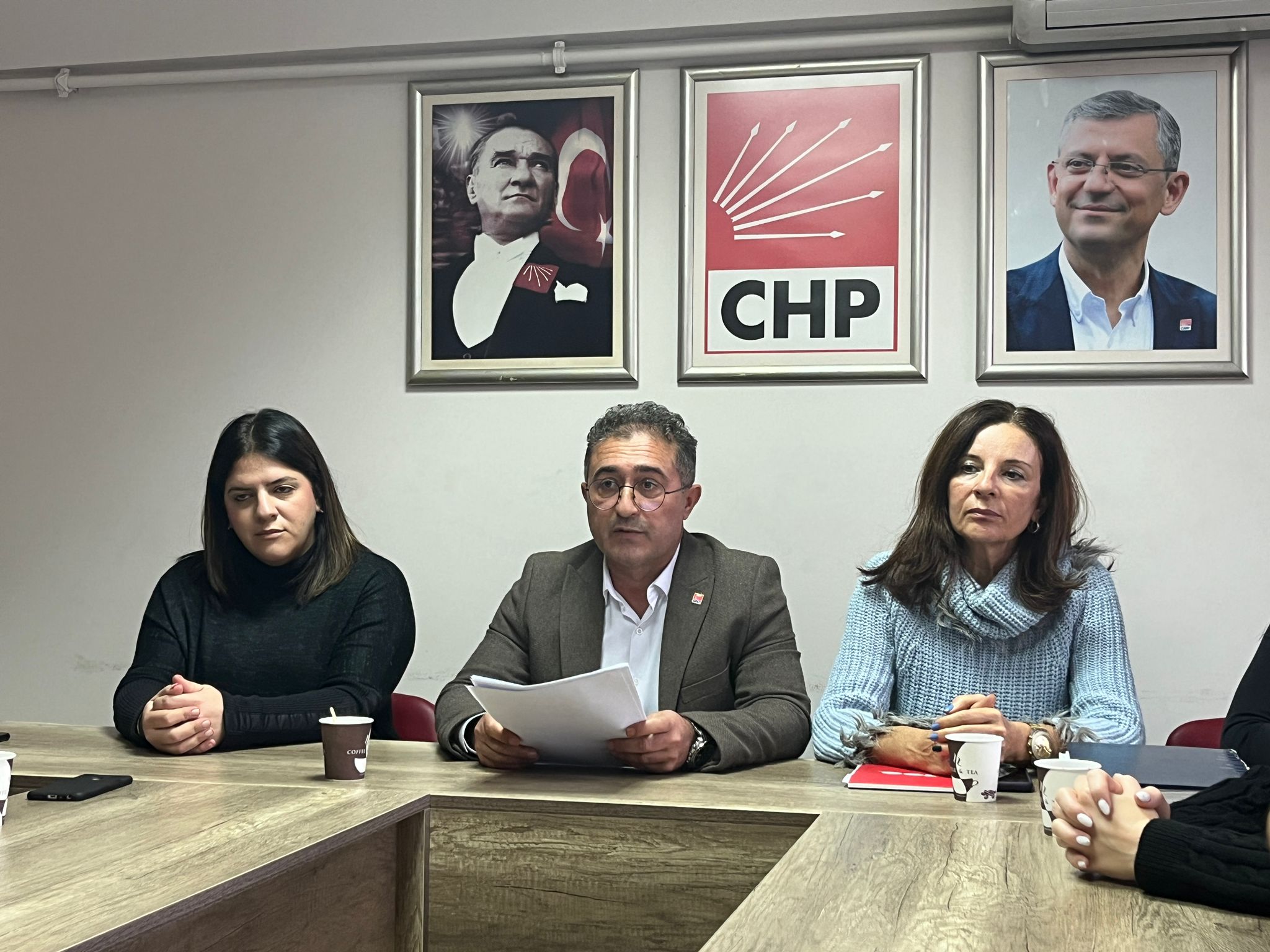 CHP Bandırma İlçe Örgütü Başkanı Mehmet Atak, basın toplantısı gerçekleştirerek