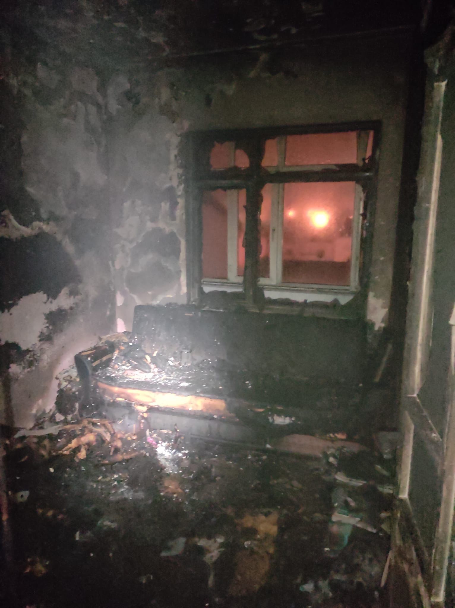Balıkesir’in Bandırma İlçesinde bir evde yangın çıktı. Bir kişi yanarak