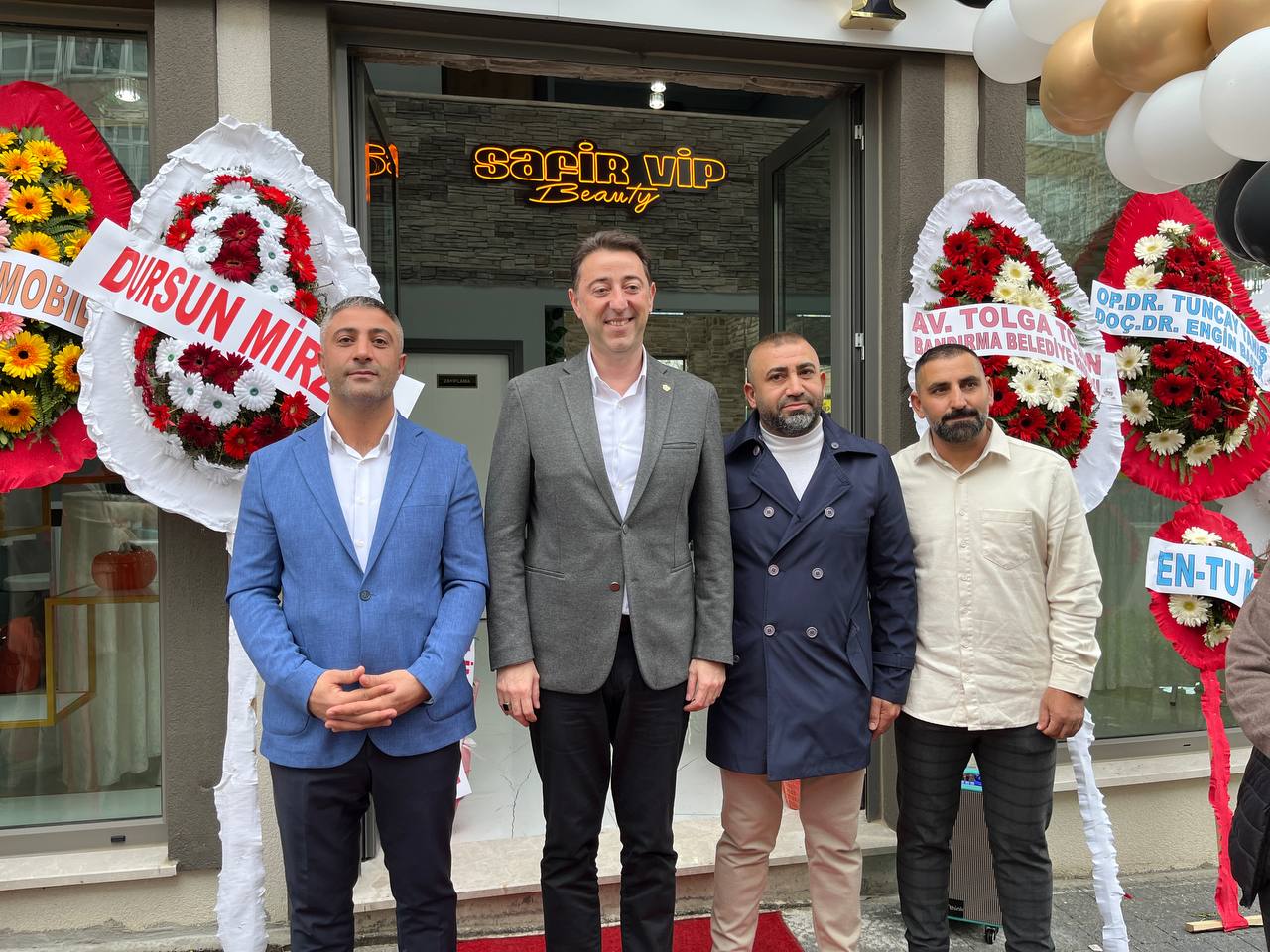“Safir Vip Beauty” güzellik ve bakım konusunda, alanında uzman personelleri