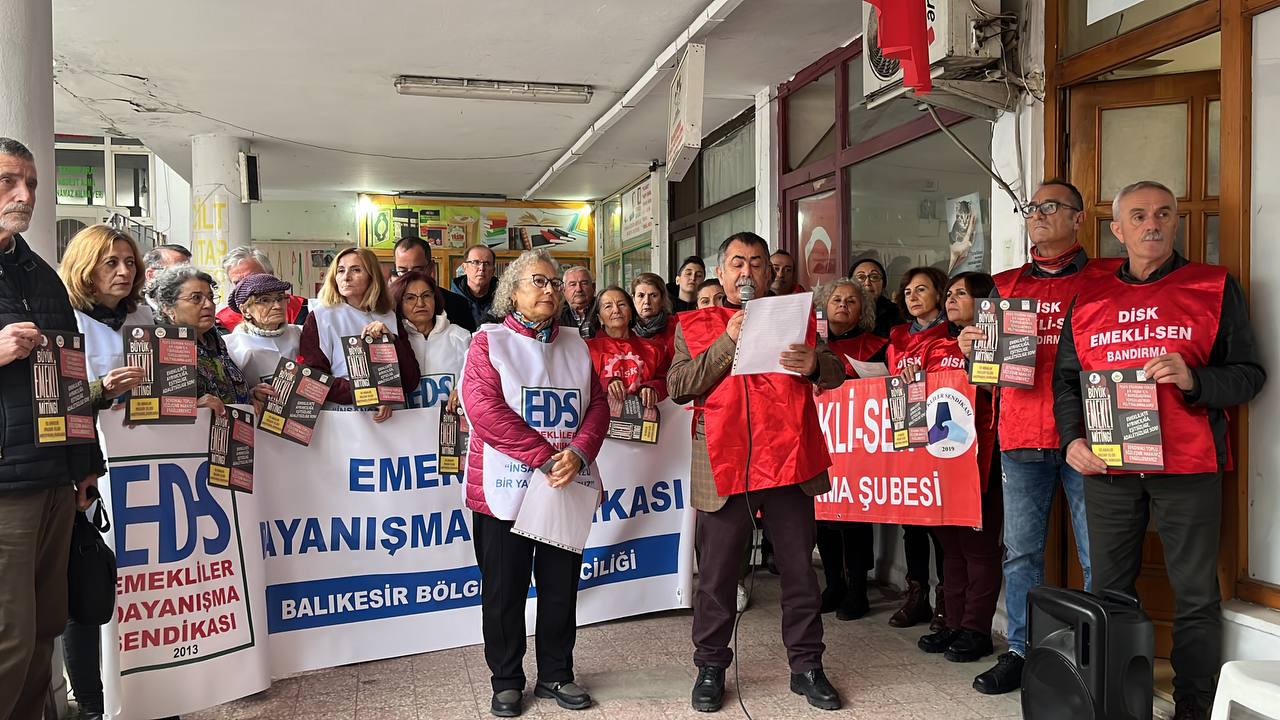 DİSK Emekli-Sen ve Emekliler Dayanışma Sendikası ortak bir basın açıklaması
