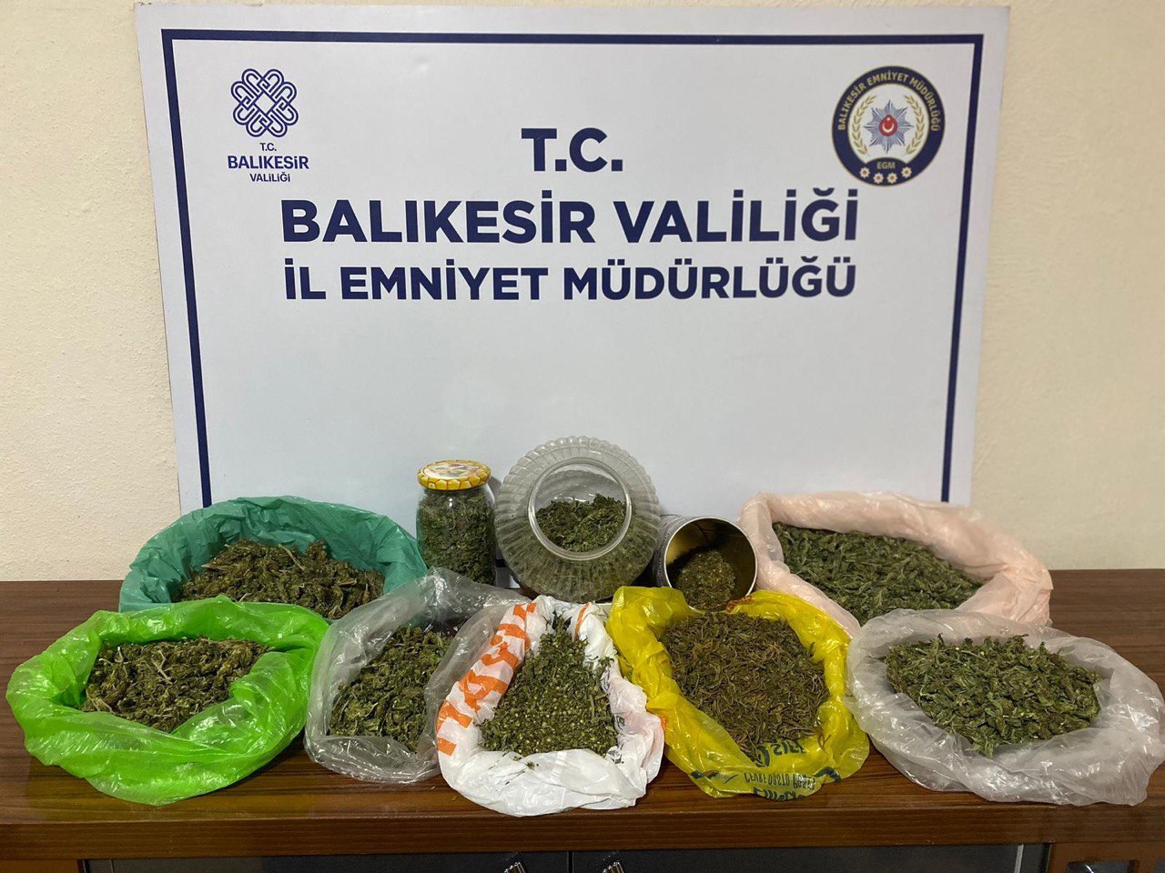 Balıkesir’in Gönen ilçesinde Balıkesir Emniyet Müdürlüğü Narkotik birimlerince “saha bilgisi”