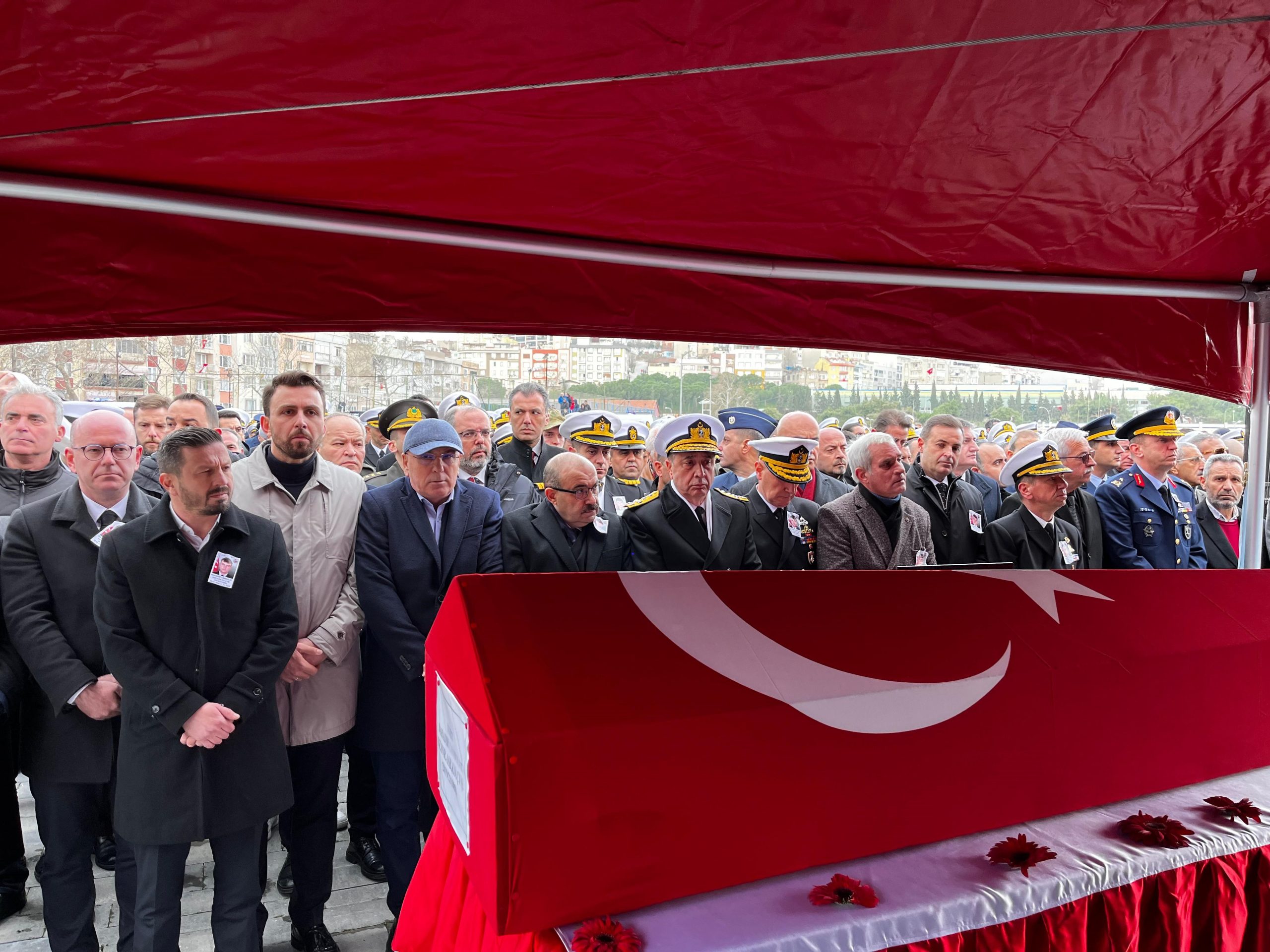 Erdek, denizci şehidine ağladı Şehit Astsubay Kıdemli Çavuş Bahadır Canbulat son yolculuğuna uğurlandı. Muğla