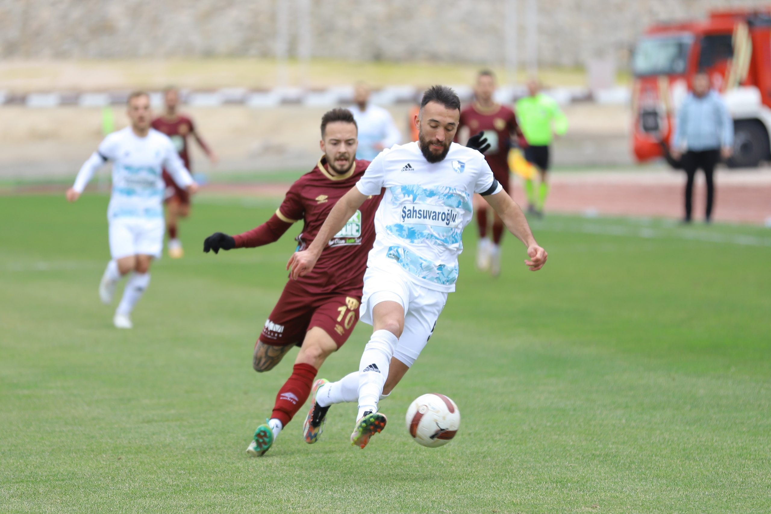 Trendyol 1. Lig: Bandırmaspor: 0 – Erzurumspor FK: 0 Trendyol 1. Lig’in 18. haftasında Bandırmaspor sahasında karşılaştığı Erzurumspor FK