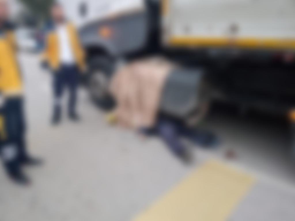 Bandırma’da karşıdan karşıya geçerken tırın altında kalan yaşlı adam hayatını kaybetti Balıkesir’in Bandırma ilçesinde Nato caddesinde yaya olarak yolun karşısına geçmeye