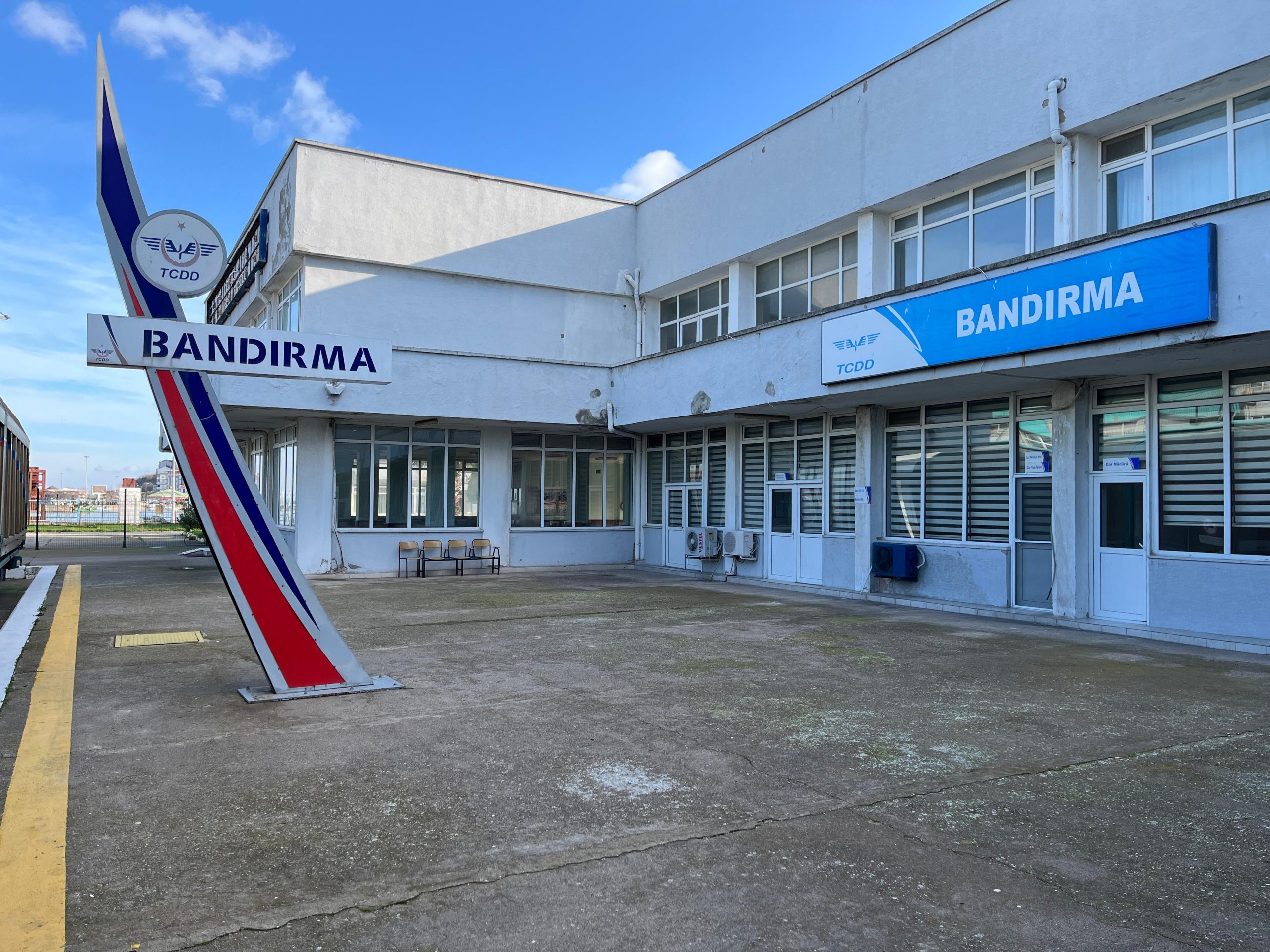 BANDIRMA – İZMİR ARASI TREN SEFERLERİ GÜNCELLENDİ Bandırma ile İzmir arasında sefer yapan 6 Eylül ve 17