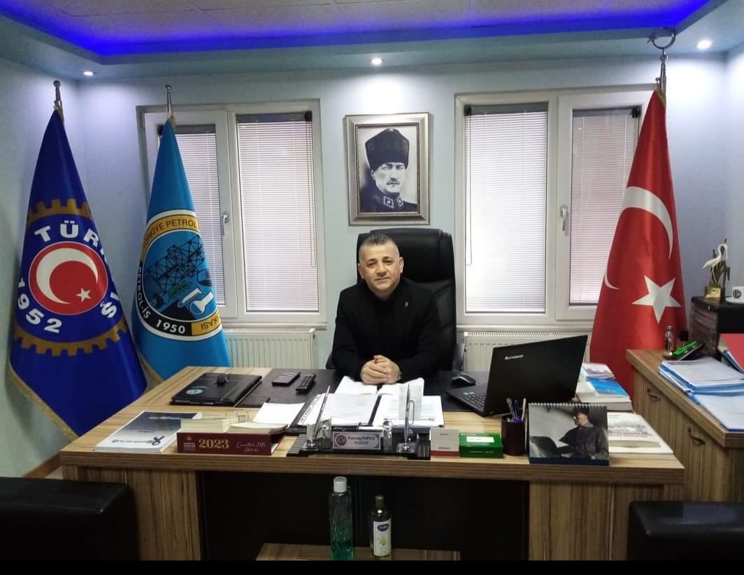 KAMU İŞÇİSİ REFAH PAYI İSTİYOR! ÇERÇEVE PROTOKOLÜ EK DÜZENLEMELERLE GELİŞTİRİLMELİDİR Kamu işletmeleri ve işyerleri, ülkemiz ekonomisinin belkemiğidir. Sanayimizin lokomotifidir. Cumhuriyetin