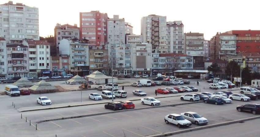 KONU YİNE CİN ÇUKURU! HAYALLER GÜZEL AMA GERÇEKLER NE DİYOR? Cin Çukuru’nda bir stat düşüncesi bordo-beyaza gönül vermiş herkesin hayalidir.