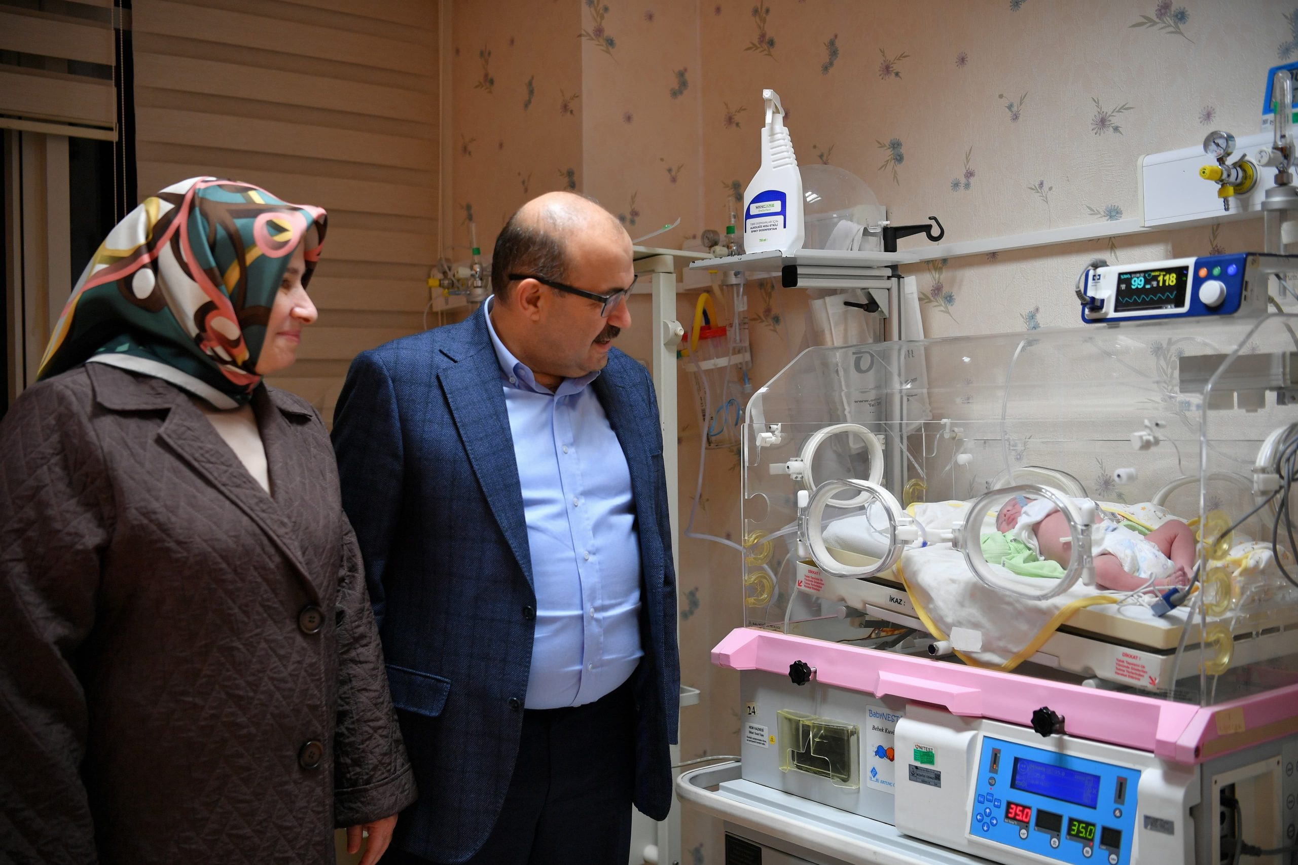 Balıkesir’de yeni yılın ilk bebekleri 10 yıldır bebekleri olmayan ailenin
