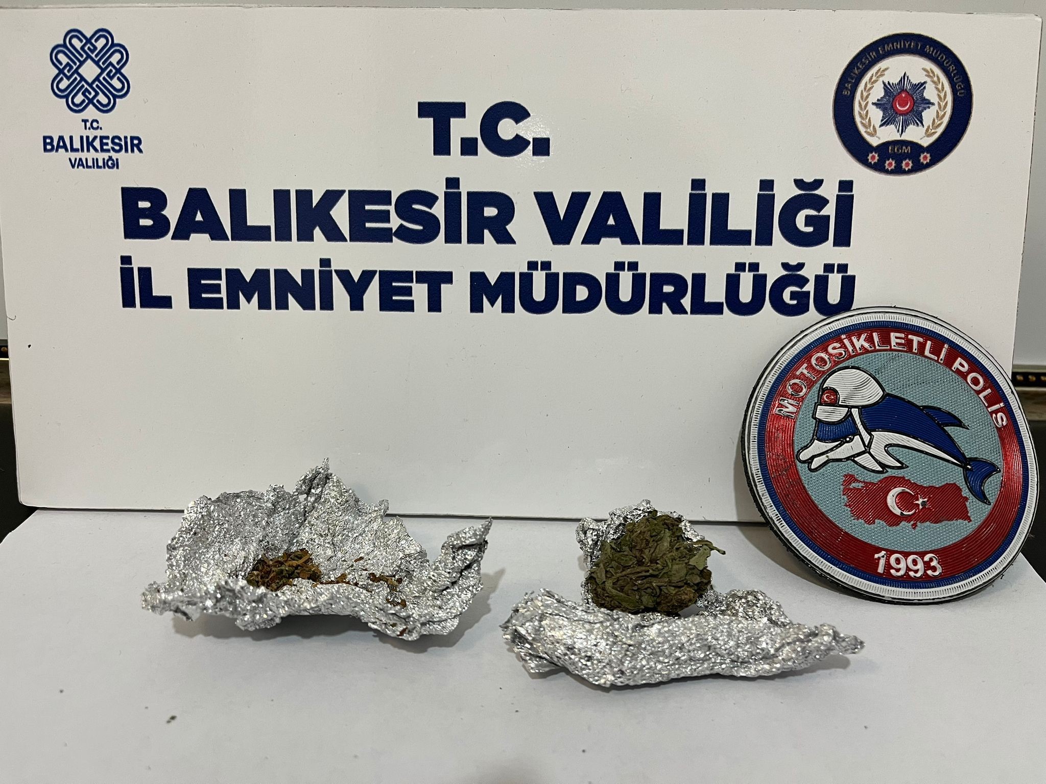 Bandırma Emniyet Müdürlüğü yılbaşında bin 727 şahış denetledi Balıkesir’in Bandırma ilçesinde Bandırma İlçe Emniyet Müdürlüğü ekipleri tarafından yılbaşında