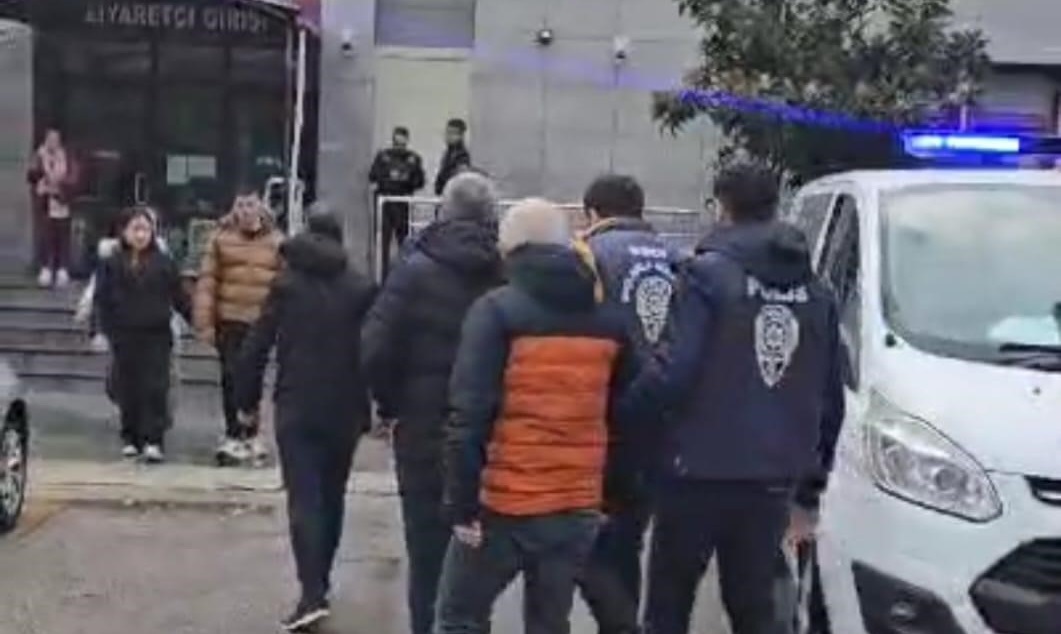 Balıkesir’de sosyal medya operasyonu 4 gözaltı Balıkesir’de Cumhuriyet Başsavcılığının talimatı ile sosyal medya üzerinden bazı kişileri