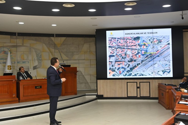 ŞEHRİN KALBİNE DEV PROJE Balıkesir Büyükşehir Belediye Başkanı Yücel Yılmaz, kentsel ve tarihi dokuyu