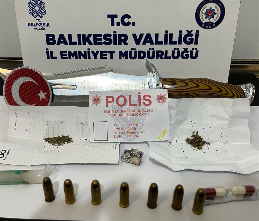 BANDIRMA’DA ŞANTAJ OPERASYONU Balıkesir’in Bandırma ilçesinde, şantaj şikayeti üzerine başlatılan operasyonun sonucunda, uyuşturucu