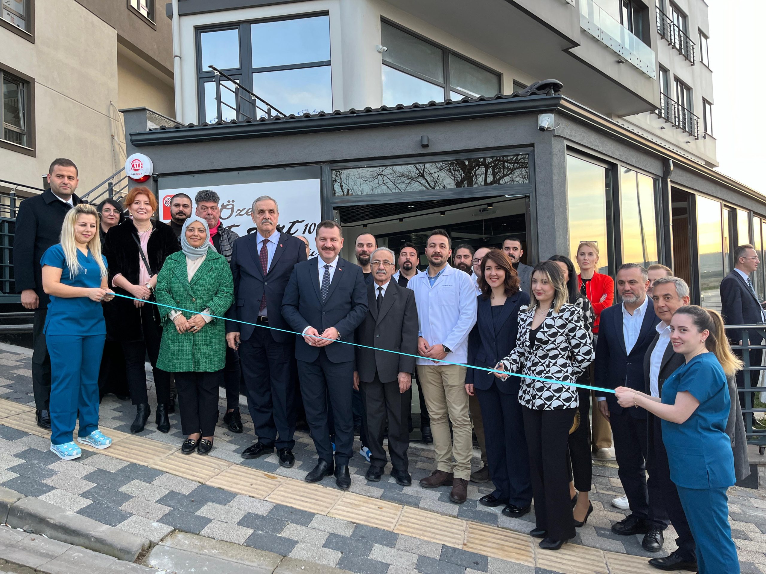 DENTART10 AÇILDI: BANDIRMA’NIN EN KAPSAMLI DİŞ POLİKLİNİĞİ Deneyimli ve uzman hekimlerin işbirliğiyle, Bandırma’nın en kapsamlı diş polikliniği