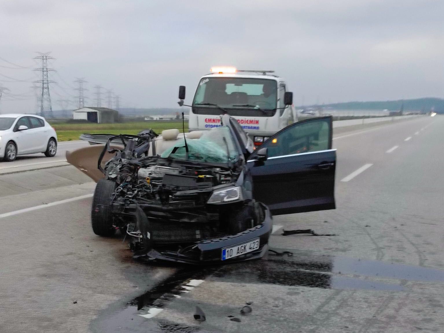 Karacabey-Bandırma Karayolu’nda ölümlü trafik kazası Karacabey-Bandırma Karayolu’nda meydana gelen trafik kazasında 1 kişi hayatını kaybetti.