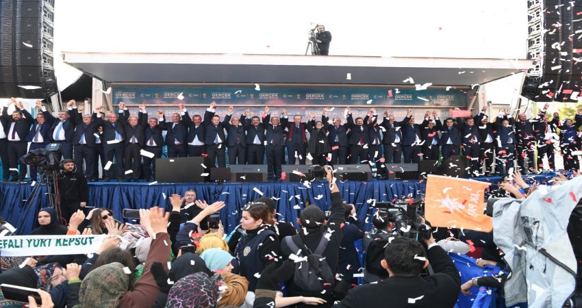 Balıkesir, Cumhurbaşkanını bağrına bastı Cumhurbaşkanı Recep Tayyip Erdoğan, “Miting ve Aday Tanıtım Töreni” için