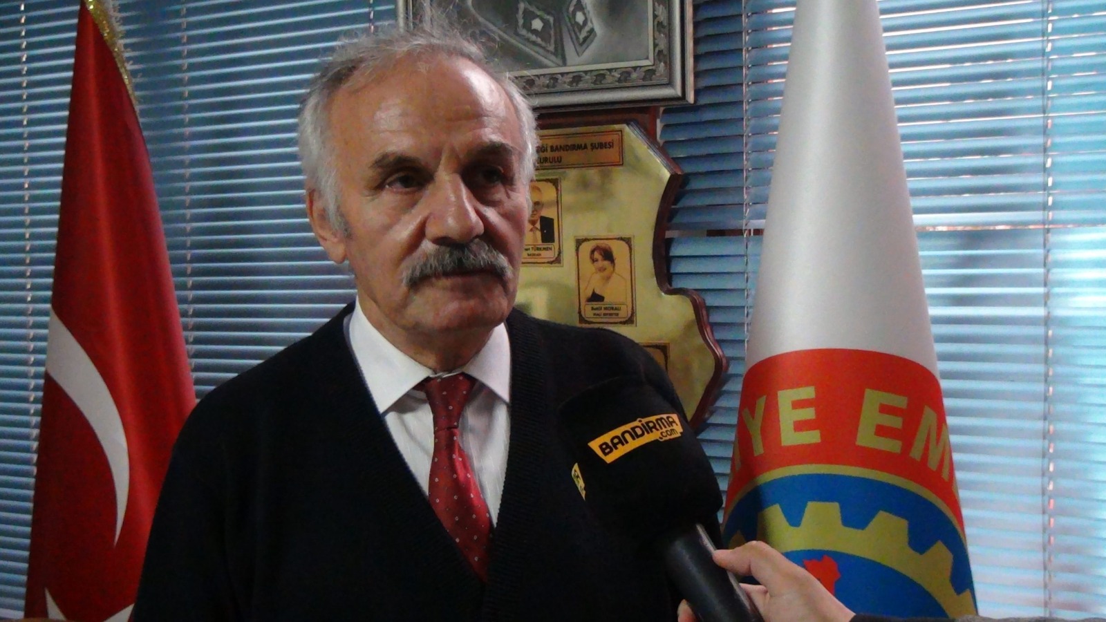 TÜED İKRAMİYEYİ YETERLİ BULMADI; “TALEBİMİZ EN AZ 5 BİN LİRAYDI” Türkiye Emekliler Derneği, emekli bayram ikramiyesinin 3 bin lira olarak