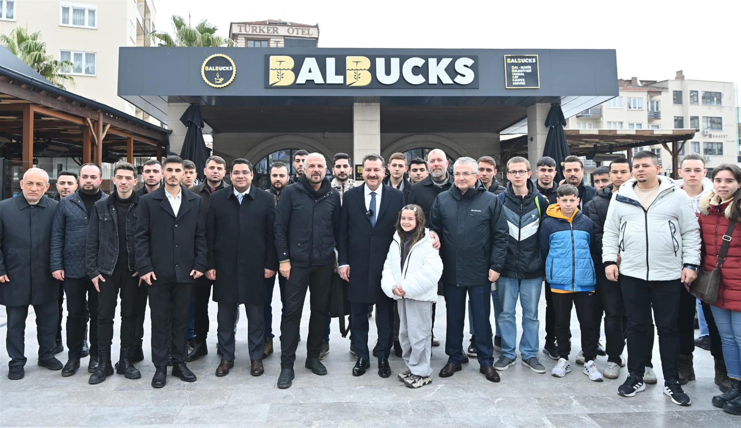 “Biz yaptık yine biz yaparız” Balıkesir Büyükşehir Belediye Başkanı Yücel Yılmaz, hafta sonu eşi Mehtap