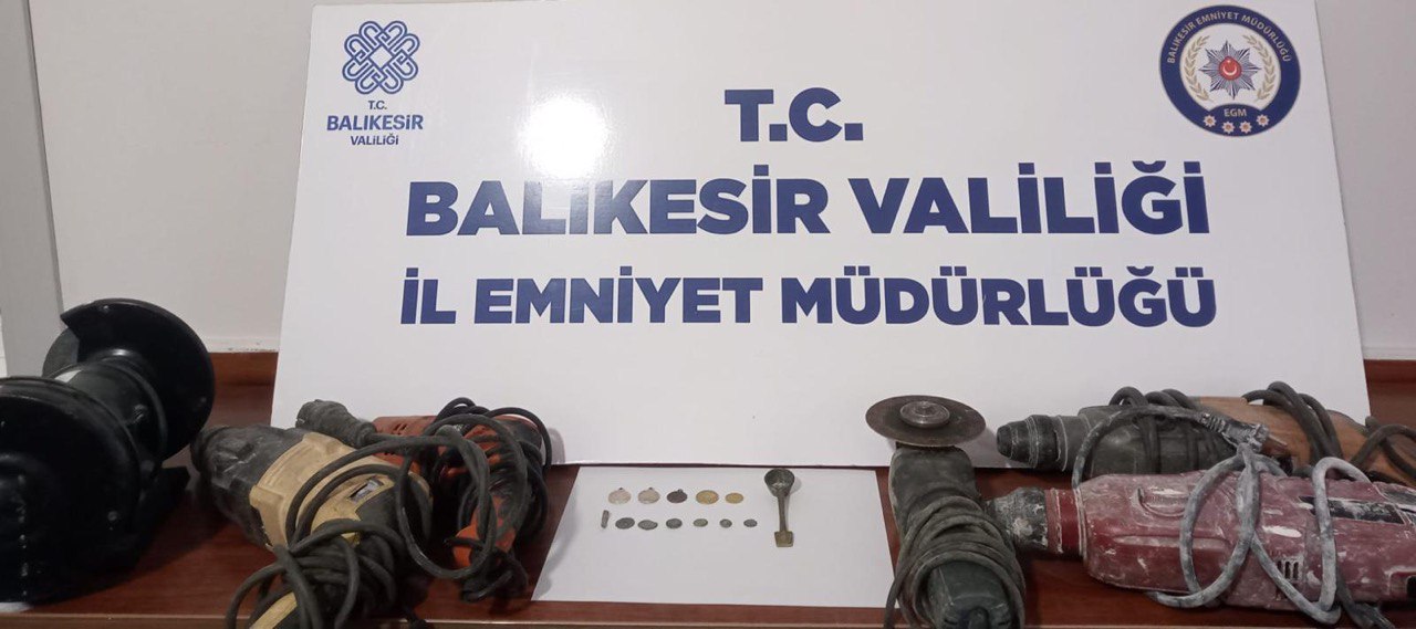 Bandırma’da otomobili soyan hırsızlık şüphelisi yakalandı Balıkesir’in Bandırma ilçesinde meydana gelen otodan hırsızlık olayının faili polis