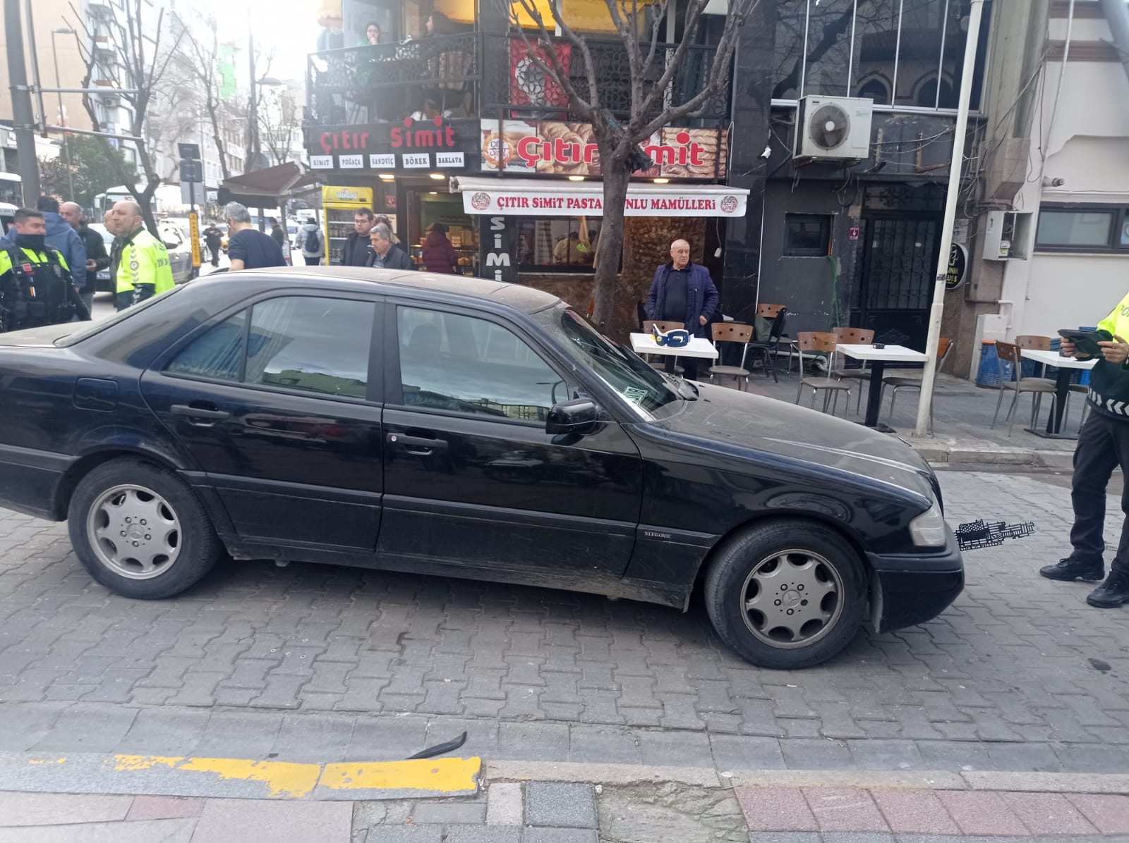 Balıkesir’in Bandırma ilçesinde meydana gelen trafik kazasında motosiklet üstündeki 2