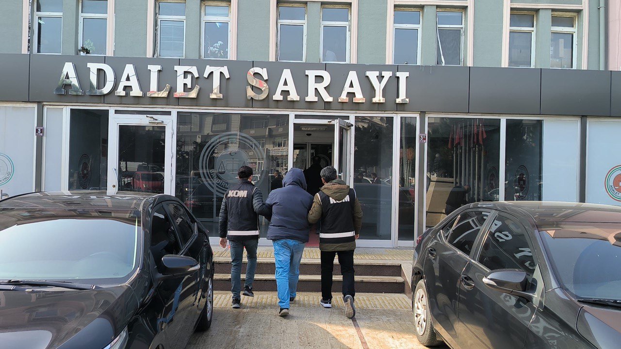 Bandırma’da FETÖ firarisi şahıs yakalandı Balıkesir’in Bandırma ilçesinde Bandırma Kaçakçılık ve Organize Suçlarla Mücadele birimlerince