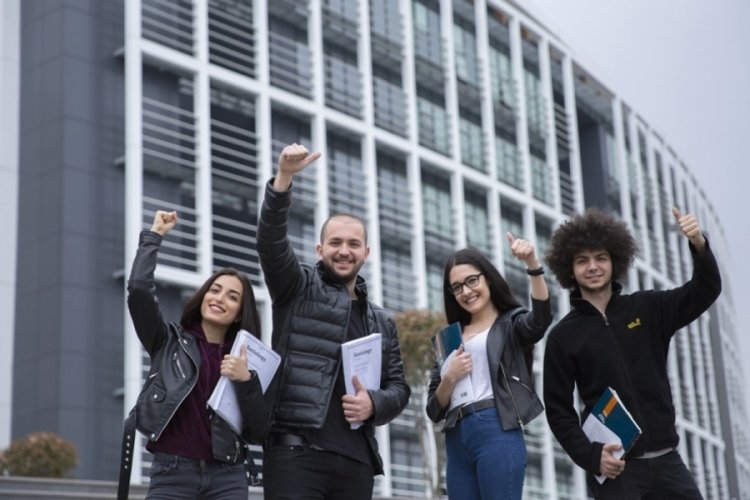 YÖK bursları artırdı! Lisans ve lisansüstü öğrencilerine verilen burslarda üst sınırdan artış yapıldı.