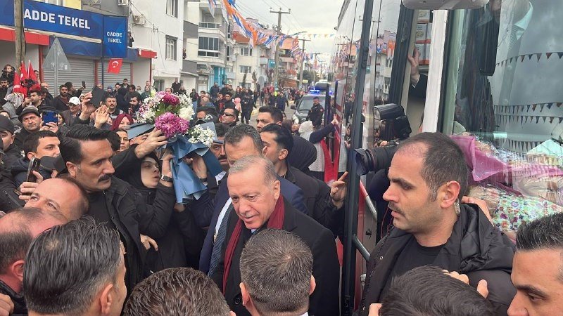 Cumhurbaşkanı Erdoğan’a Balıkesir’de sıcak karşılama Cumhurbaşkanı Erdoğan, AK Parti’nin Balıkesir mitingine katılmak için şehre geldi.