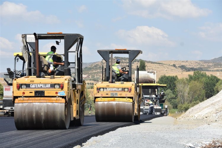 BÜYÜKŞEHİR’DEN ERDEK’E YEPYENİ YOLLAR Balıkesir Büyükşehir Belediye Başkanı Yücel Yılmaz, göreve geldiği günden bu