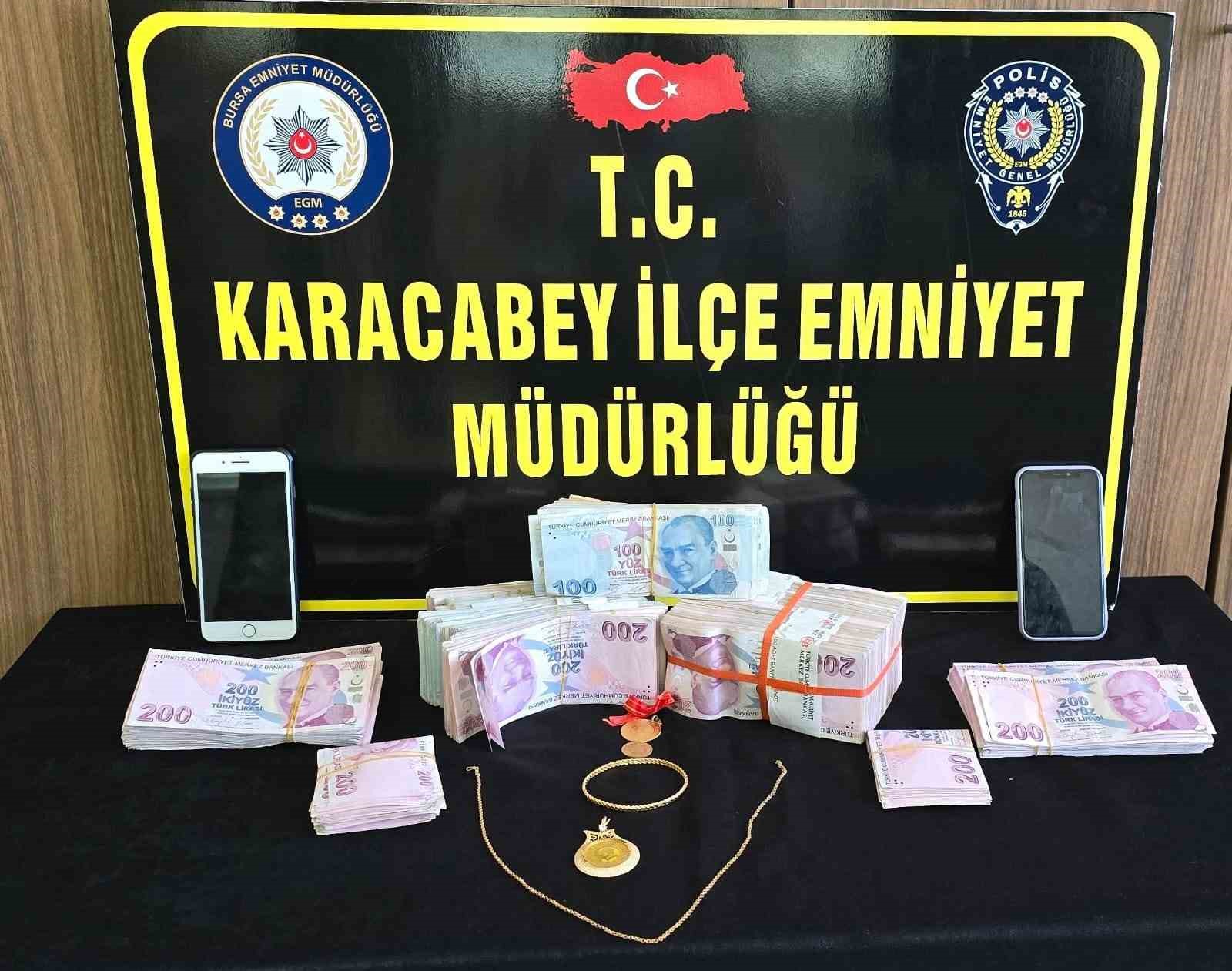 Telefon dolandırıcıları kıskıvrak yakalandı Balıkesir’in Bandırma ilçesinde telefonla aradıkları yaşlı kadını dolandıran şahıslar, Bursa