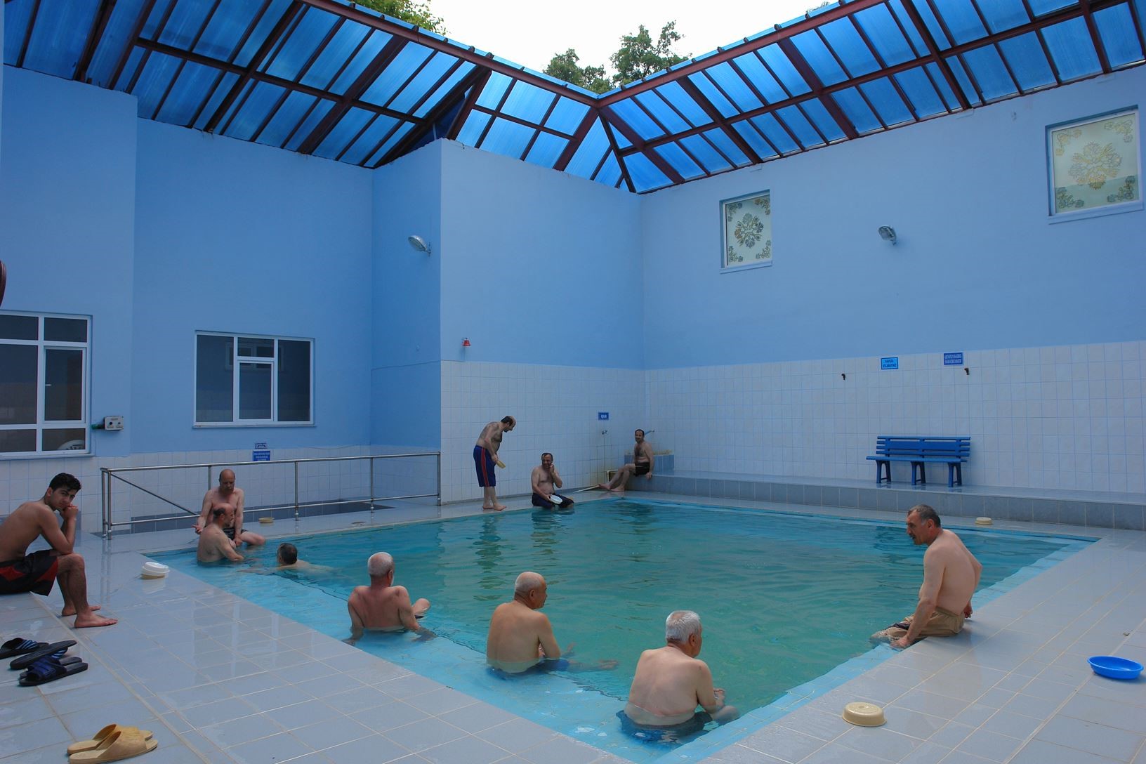 Gönen’deki kaynak suyu şifa dağıtıyor Balıkesir’in Gönen ilçesinde yıllardır yer altından çıkan kaynak su, şifa