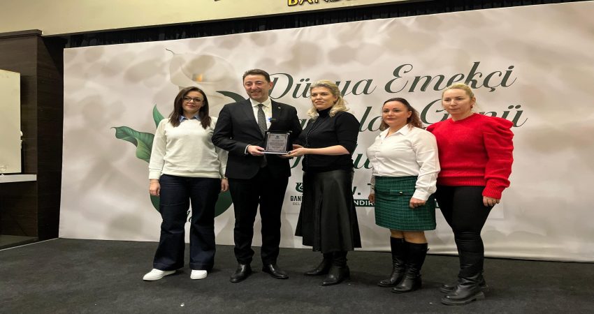 BELEDİYE BAŞKANI TOLGA TOSUN, “KADIN ELİNİN DEĞDİĞİ HER YER GÜZELLEŞİYOR” Bandırma Belediyesi, “8 Mart Dünya Emekçi Kadınlar Günü” dolayısıyla kadın