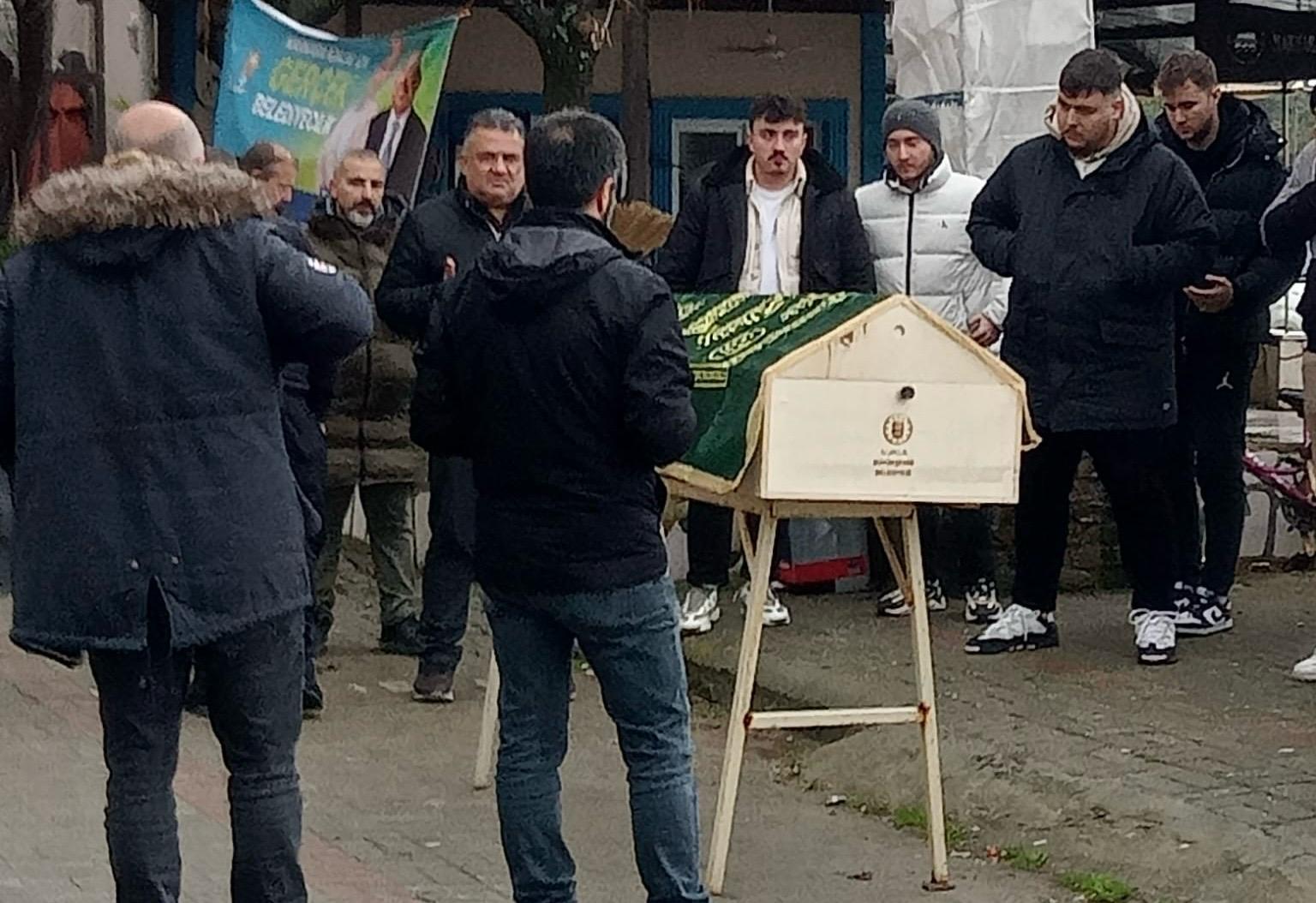 Hayatını kaybettiği Marmara Denizi’nin kıyısına defnedildi Bursa’nın Karacabey ilçesi, İmralı Adası açıklarında batan Batuhan A. isimli