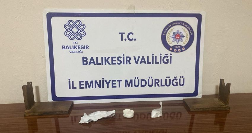 GÖNEN’DE NARKOTİK OPERASYON: METAMFETAMİN TAŞIYAN ŞAHIS YAKALANDI Gönen İlçe Emniyet Müdürlüğü uyuşturucuyla mücadele çalışmaları kapsamında edinilen istihbarı
