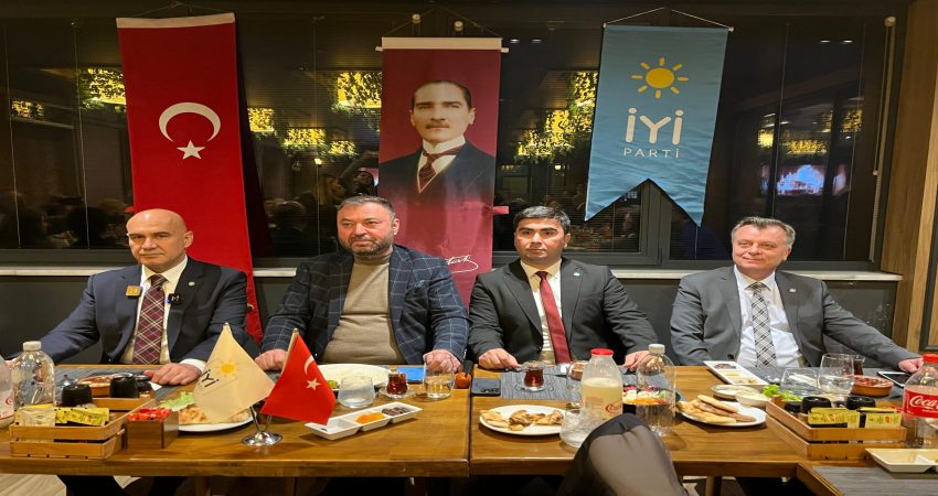 İYİ PARTİ İFTARINDA BİRLİK VE SAMİMİYET VURGUSU! İYİ Parti Bandırma İlçe Teşkilatı düzenlediği iftar programında birlik, beraberlik