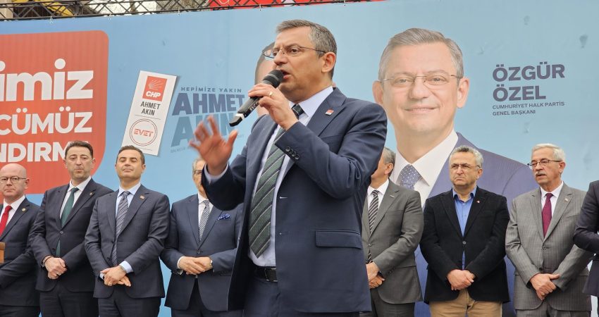 Özgür Özel Bandırma’dan Akşener’e seslendi; “Sende olmayan vicdan ve insaf, İYİ Parti’nin iyi insanlarında var” CHP Genel Başkanı Özgür Özel, partisinin Bandırma’da düzenlediği mitingde, İYİ