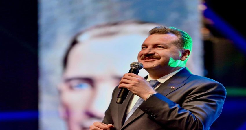 Büyükşehir’e 10 bin yeni personel alınacak Balıkesir Büyükşehir Belediye Başkanı Yücel Yılmaz, 20 ilçeye kurmaya başladıkları;