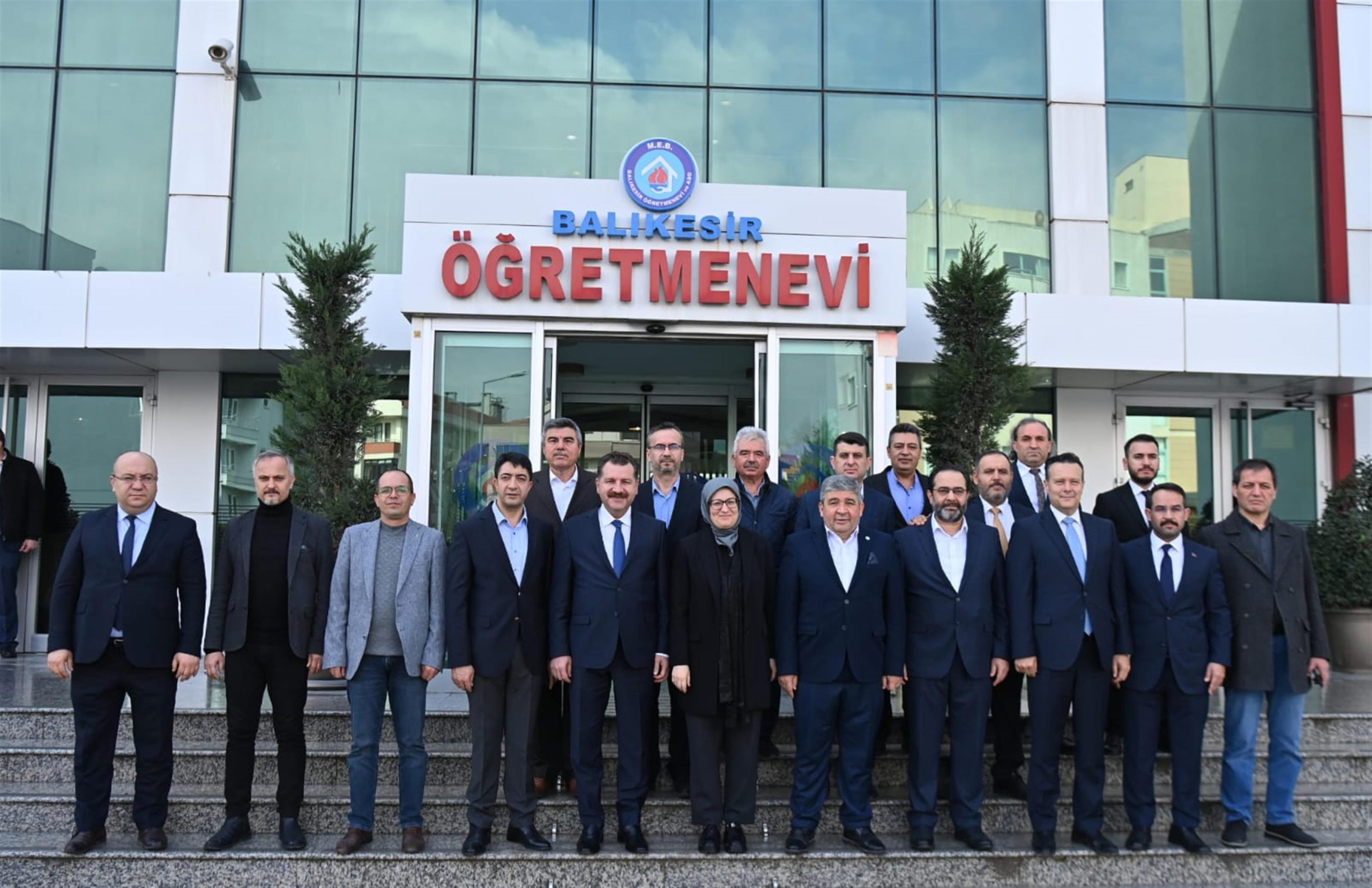Yücel Yılmaz’dan ‘Sağlıkçı Kart’ müjdesi Balıkesir Büyükşehir Belediye Başkanı Yücel Yılmaz, sağlık çalışanları için toplu