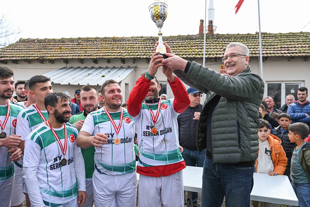 Karacabey’de spora tam destek Karacabey’de geçtiğimiz günlerde başlayan “Ortasarıbey Cemal Yolcu Futbol Turnuvası”nın final