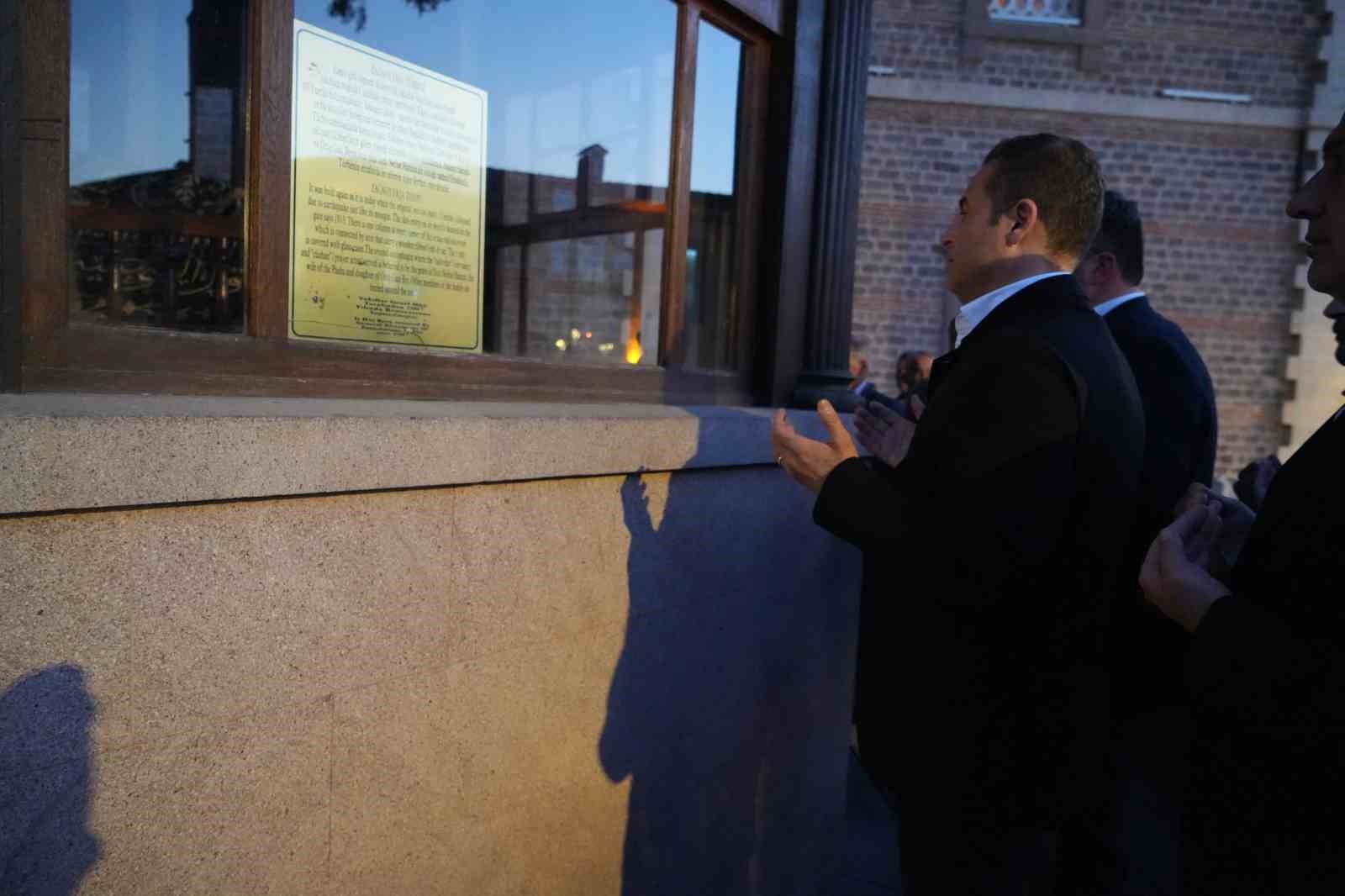 Ahmet Akın güne şükür namazı ile başladı 31 Mart Yerel Seçimleri’nde kesin olmayan sonuçlara göre yaklaşık yüzde