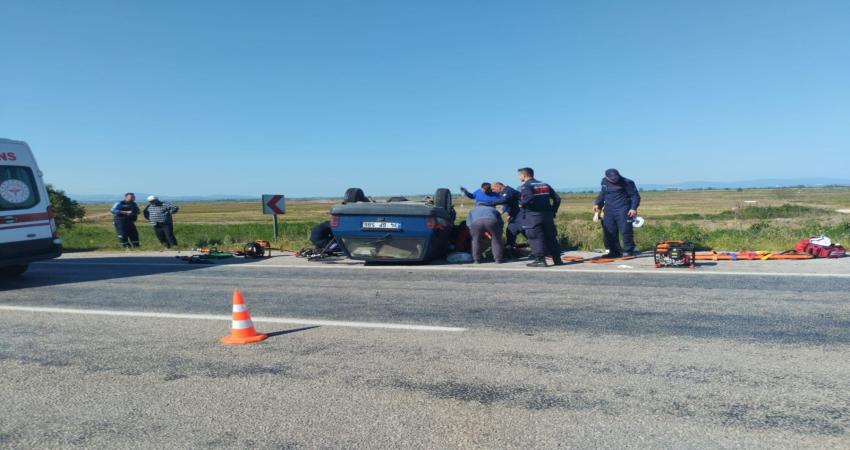 MANYAS’TAKİ TRAFİK KAZASINDA 1’i AĞIR 4 KİŞİ YARALANDI Balıkesir’in Manyas ilçesinde meydana gelen trafik kazasında dört kişi yaralandı.