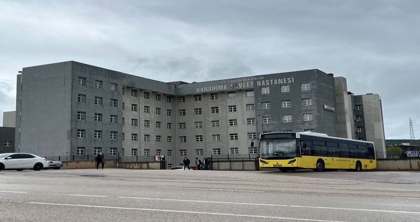 BANDIRMA EĞİTİM VE ARAŞTIRMA HASTANESİ’NDE SKANDAL! TUVALETE GİZLİ KAMERA DÜZENEĞİ KURUP… Balıkesir’in Bandırma ilçesinde, bedensel engelli birey olan T.Ö. (52) isimli