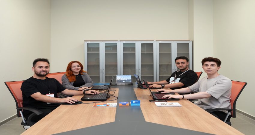 BANÜ ÖĞRENCİLERİ, GOOGLE SOLUTION CHALLENGE’TA ÜST SIRALARDA YER ALDI Bandırma Onyedi Eylül Üniversitesi öğrencileri, Google Solution Challenge yarışması çerçevesinde,